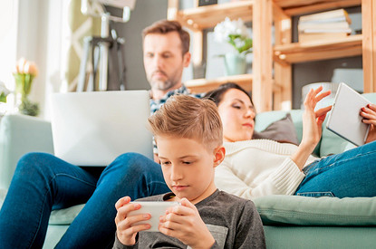 Ребенок и смартфон: 3 проблемы (и варианты решения)