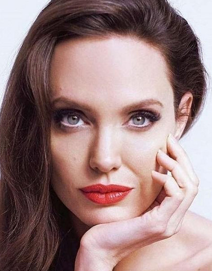 Анджелина Джоли решила попробовать себя на Бродвее (и поставила кинокарьеру на паузу)