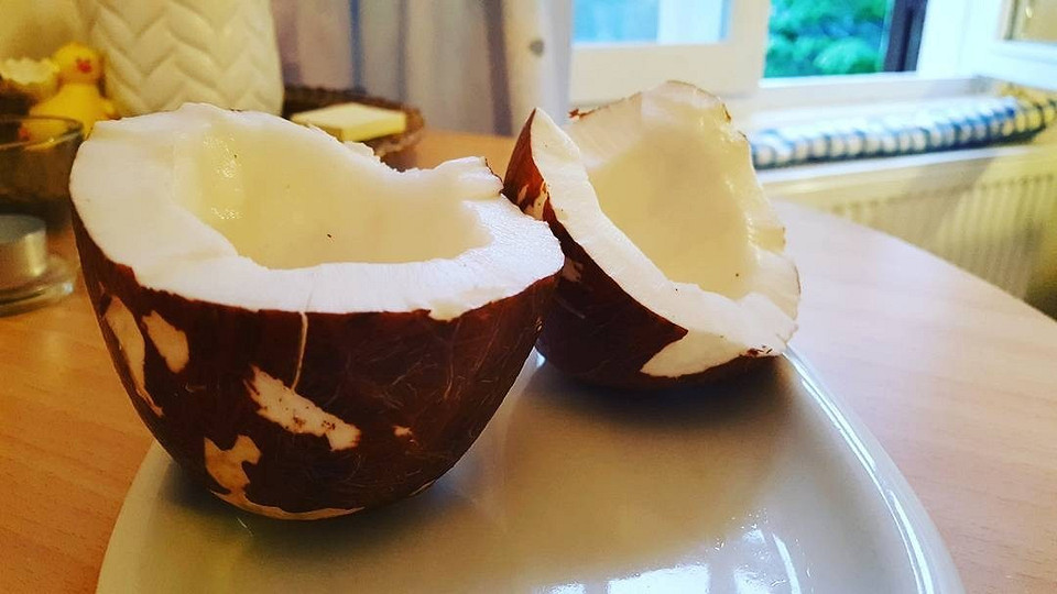 Как расколоть кокос в домашних условиях: лайфхаки