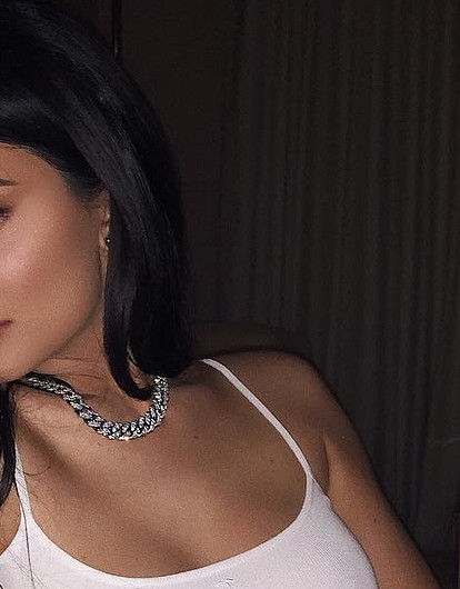 Кайли Дженнер «ослепила» подписчиков неоновым бельем