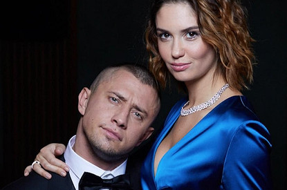 Агата Муцениеце назвала Павла Прилучного мажором и сожгла его деньги в костре