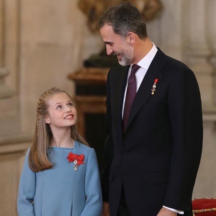По характеру Леонор очень спокойная и сдержанная маленькая леди — этим она покорила подданных еще в младенческом возрасте. Малышка редко плакала и всегда улыбалась на камеру. Будущая коро... По характеру Леонор очень спокойная и сдержанная маленькая леди — этим она покорила подданных еще в младенческом возрасте. Малышка редко плакала и всегда улыбалась на камеру. Будущая коро...