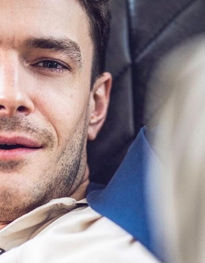 Муж Елизаветы Боярской похвастался кубиками на прессе