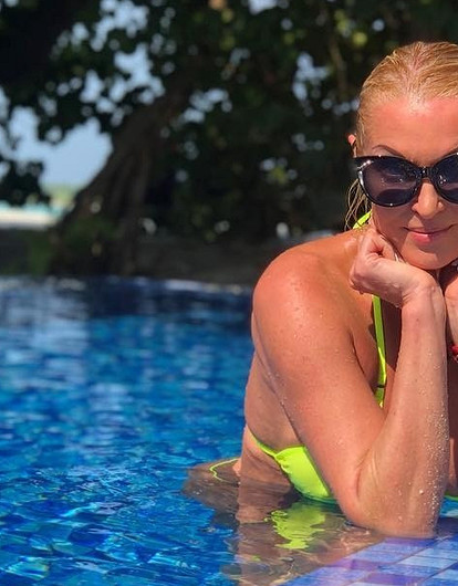 Британский таблоид высмеял Анастасию Волочкову за любовь к фотошопу