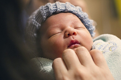 Диатез на щеках у ребенка: лечение, симптомы и профилактика