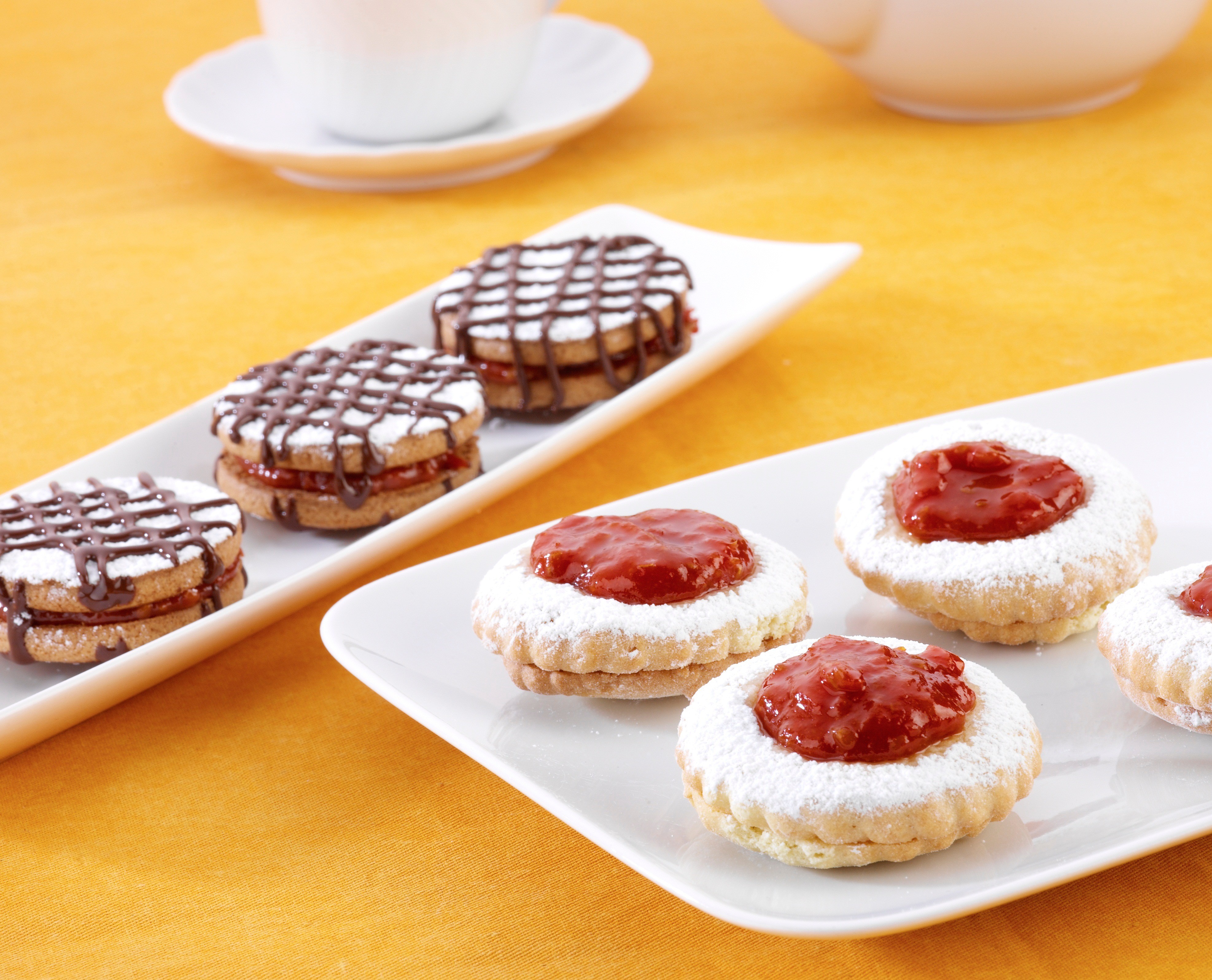 Рецепт от шефа: бисквитное печенье с томатным вареньем и шоколадом 
