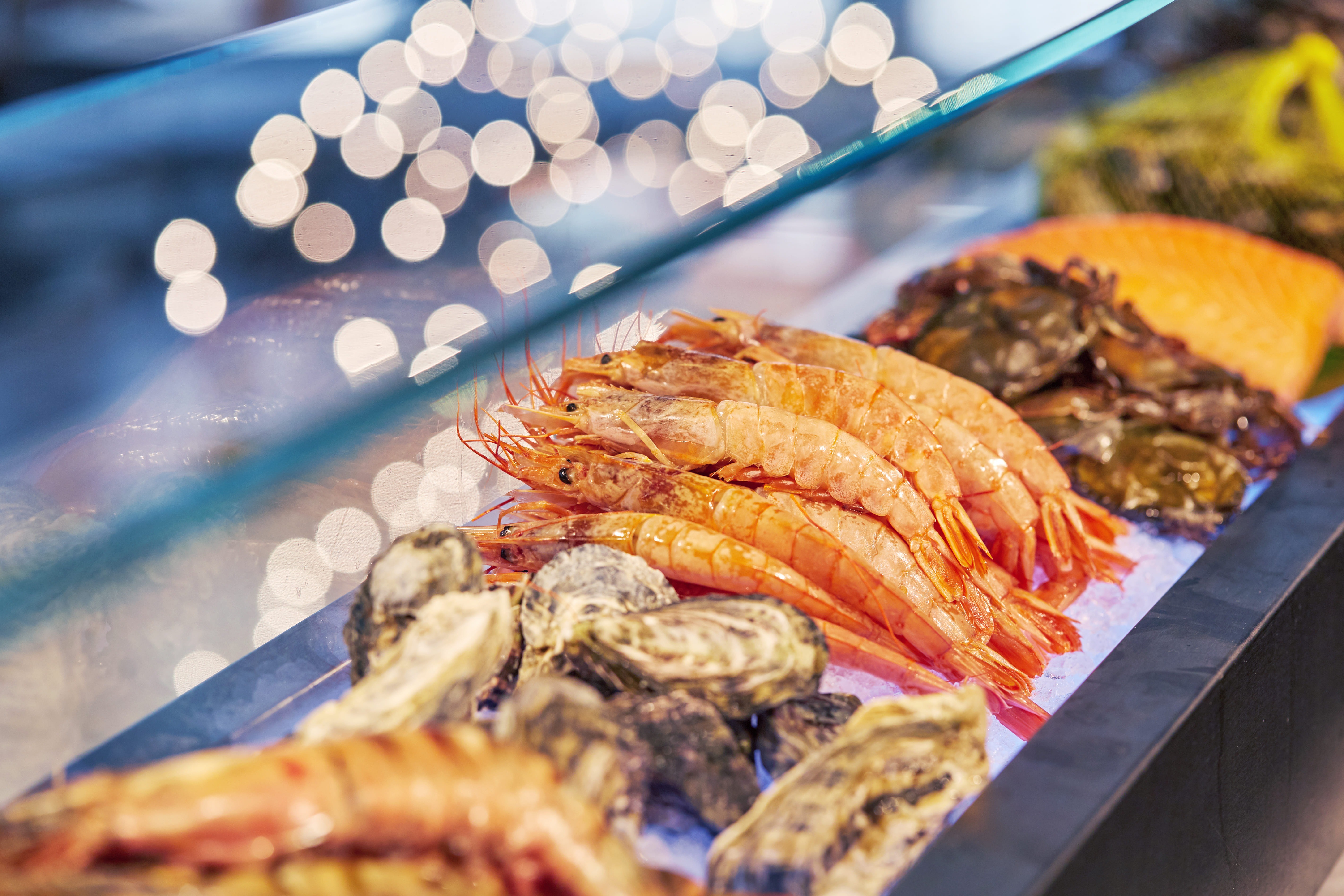 Шеф рекомендует: как определить свежесть морепродуктов 