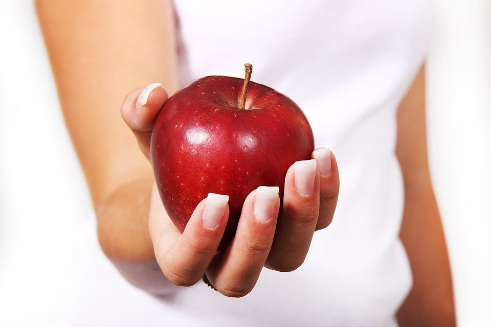 Кефирно-яблочная диета: когда срочно нужно скинуть пару килограмм