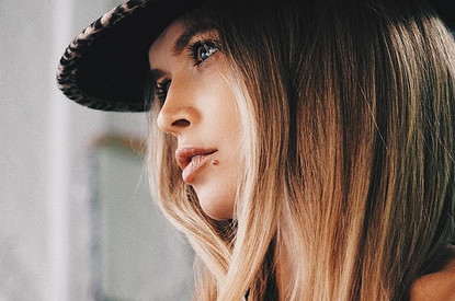 Вера Брежнева трогательно поздравила дочку с 18-летием