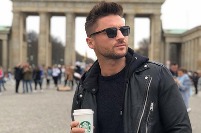 Полностью обнаженный Сергей Лазарев опубликовал фото в постели