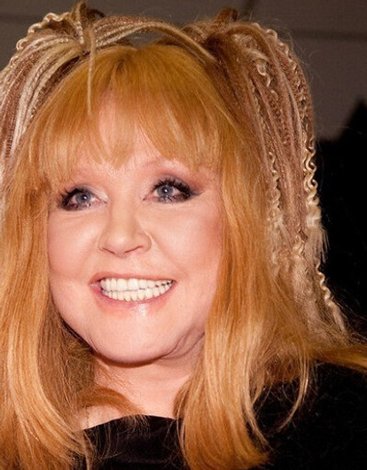 69-летняя Алла Пугачева продемонстрировала стройную фигуру в полосатом платье