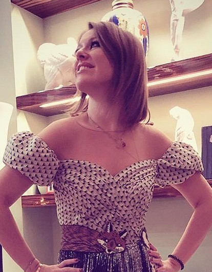 Ксения Собчак села на шпагат в пародии на Анастасию Волочкову