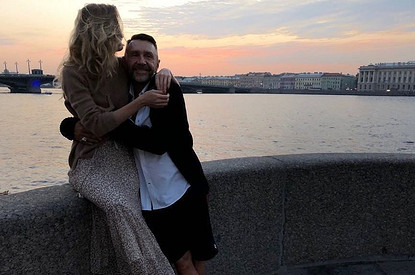 Четыре кольца и три развода: вспоминаем всех жен Шнурова