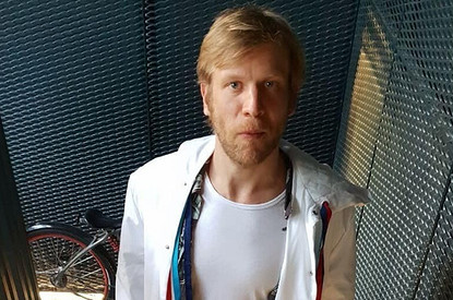 Иван Дорн стал старовером в своем новом клипе «Мужа дома нету»