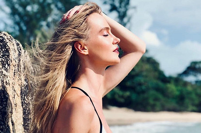 Наталья Чистякова-Ионова в белом полупрозрачном боди свела поклонников с ума