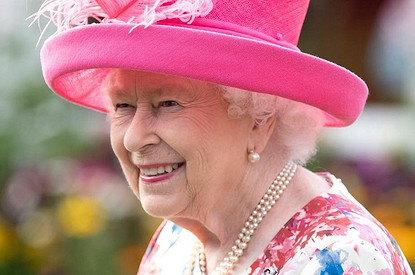 Королева Елизавета удивила подданных новым нарядом