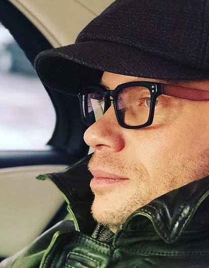 Иван Ургант подшутил над лишенным водительских прав Дмитрием Хрусталевым