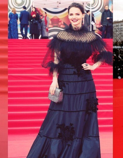 Открытие ММКФ: в чем звезды вышли на красную дорожку