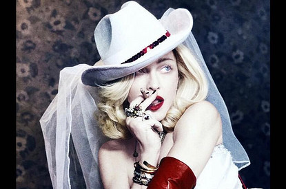 Мадонна зажгла в платьях Ульяны Сергеенко в своем новом видео