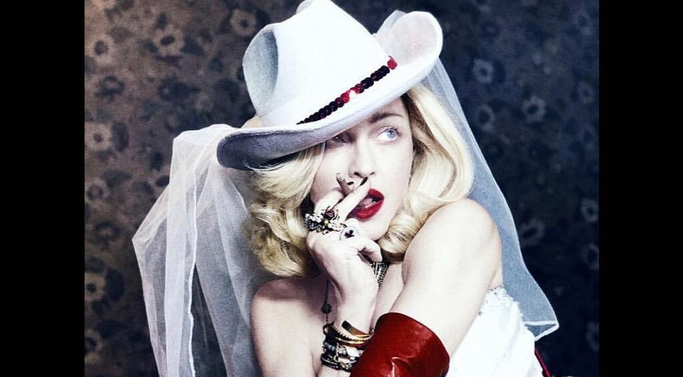 Мадонна зажгла в платьях Ульяны Сергеенко в своем новом видео