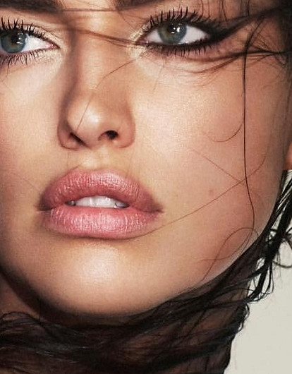 Ирина Шейк показала поклонникам свою родную сестру-красавицу