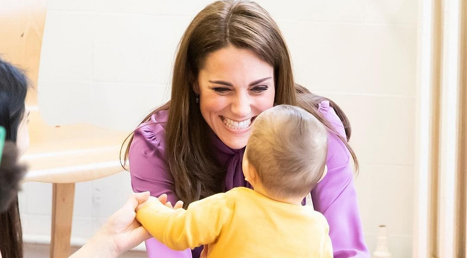Кейт Миддлтон и принц Уильям опубликовали фото младшего сына в его первый день рождения