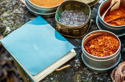 Шеф рекомендует: какие специи везти из Грузии, и что с ними потом делать