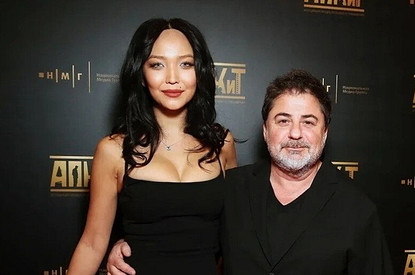 Молодая жена Александра Цекало показала фигуру в бикини