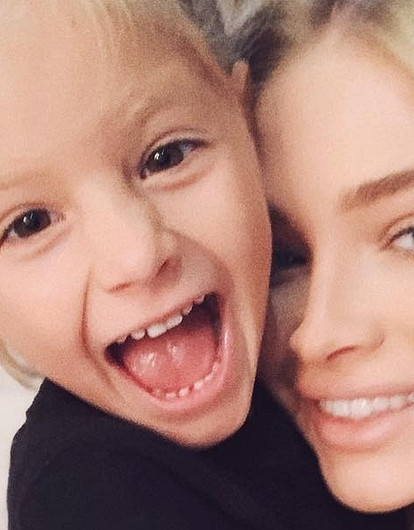 Дочка Тимати и Алены Шишковой провела забавную экскурсию по квартире