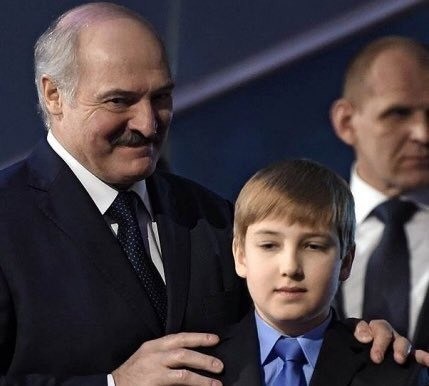 Еще пару лет назад Коля был стеснительным пухлощеким школьником, которого Лукашенко-старший регулярно брал с собой на политические мероприятия.