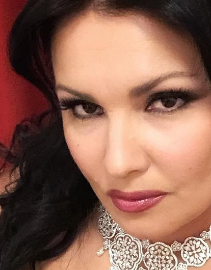 Анна Нетребко в образе старухи напугала подписчиков