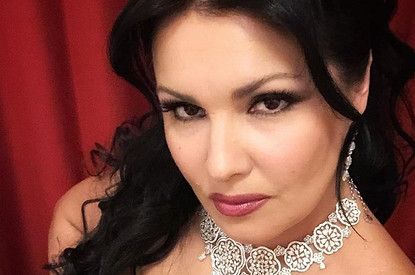 Анна Нетребко в образе старухи напугала подписчиков