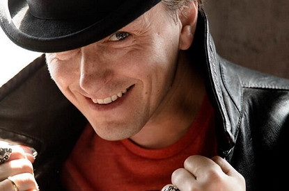 Сергей Безруков показал, как его пятимесячный сын играет на пианино