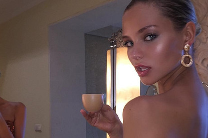 Алеся Кафельникова снялась в новой провокационной фотосессии