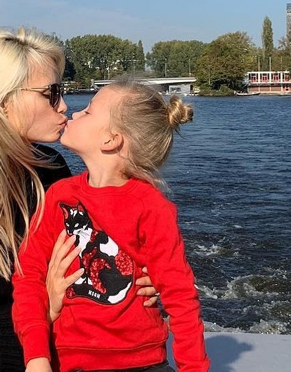 Наташа Поли родила второго ребенка