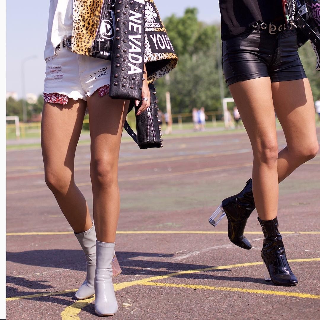 Кожаные шорты: с чем носить и летом, и зимой (7 стильных вариантов)