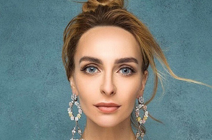 Екатерина Варнава в мини-шортах зажгла в новом клипе Uma2rman