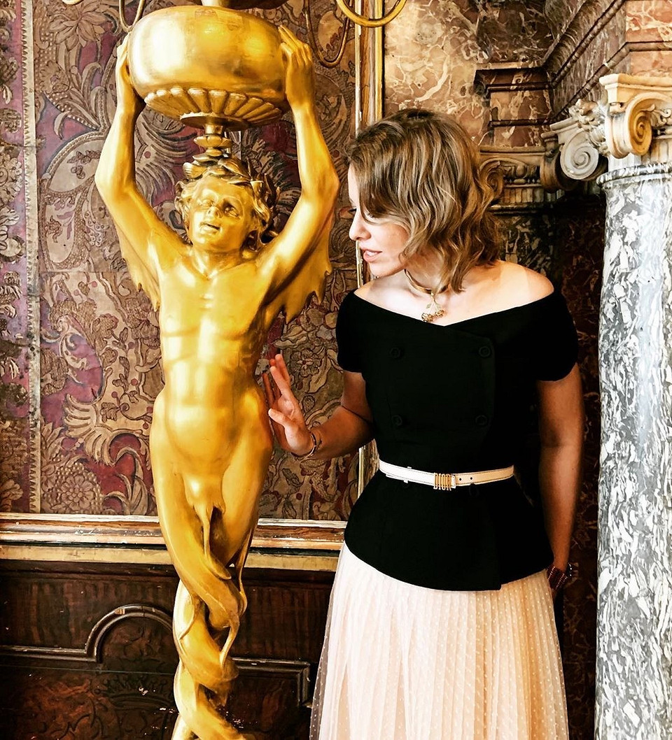 Ксения Собчак выложила забавное фото со статуей голого мальчика из Венеции