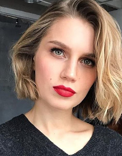 До и после: Дарья Мельникова побрилась налысо