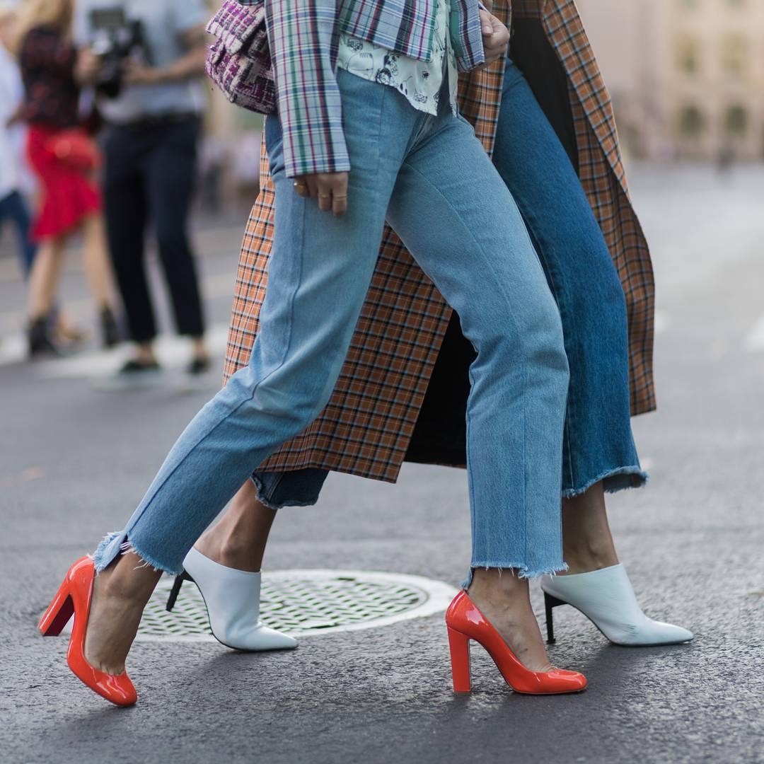 С чем носить джинсы-клеш: 10 модных идей С чем носить джинсы-клеш: 10 модных идей