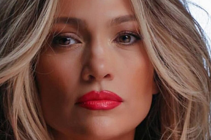 Дженнифер Лопеc рассказала, как добиться четкого овала без контуринга и пластики