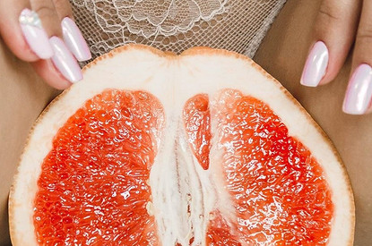 Стразы, краска и тату: что модно делать с волосами в зоне бикини