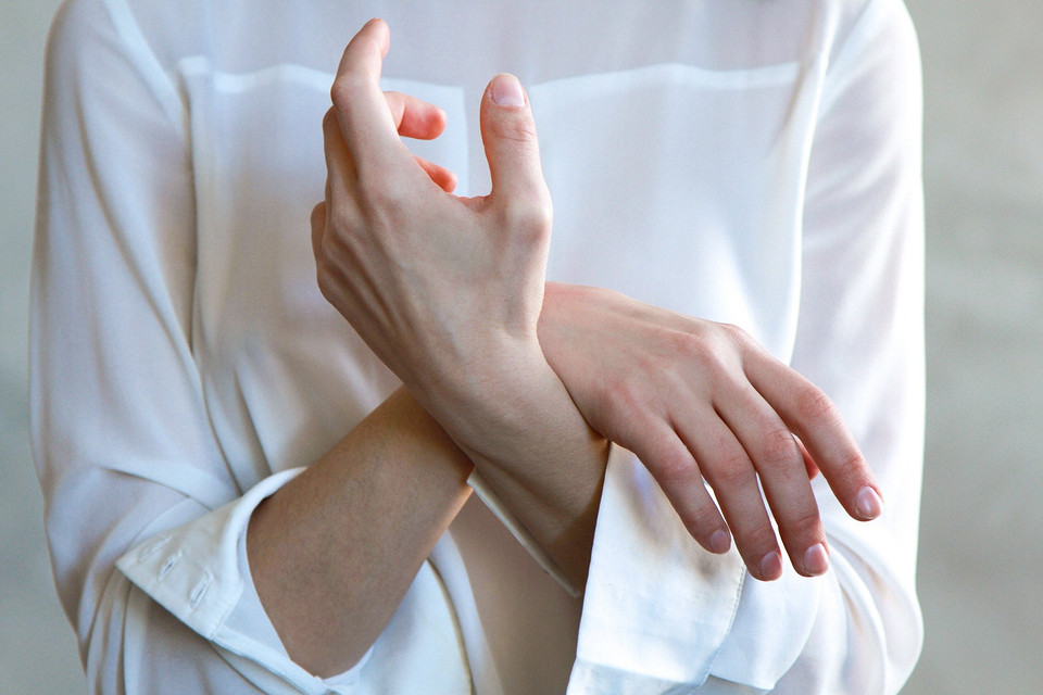 Артрит кистей и пальцев рук: симптомы и лечение