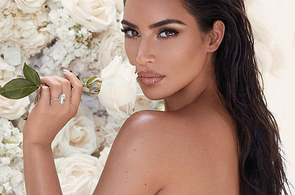 Ким Кардашьян опубликовала фото новорожденного сына (и назвала его имя)