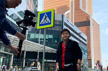 Новый скандал: Максим Ержан принял участие в рекламе, высмеивающей Первый канал