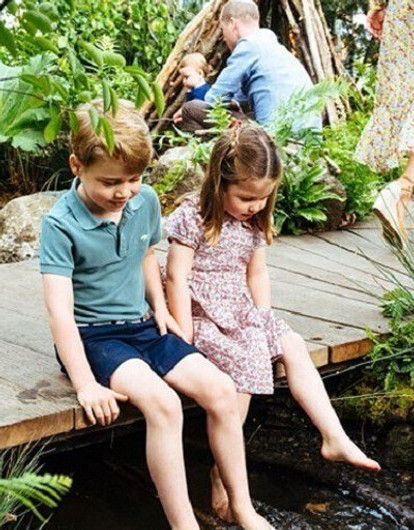 Кейт Миддлтон и принц Уильям опубликовали фото подросших детей