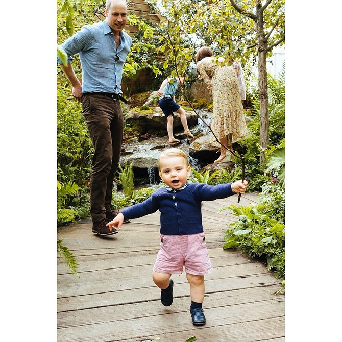 Кейт Миддлтон и принц Уильям опубликовали фото подросших детей
