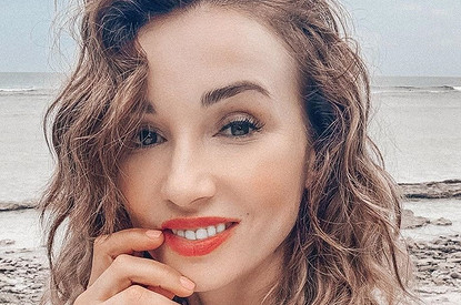 Анфисе Чеховой провели операцию на глаза