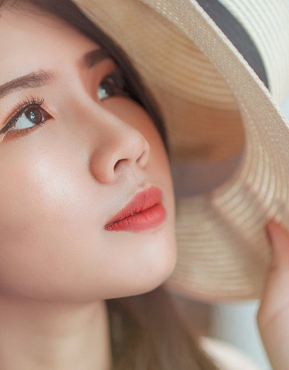 7 ошибок, которые ты совершаешь, когда наносишь тон на лицо (исправить несложно)