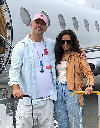 Потап подарил Насте Каменских самолет